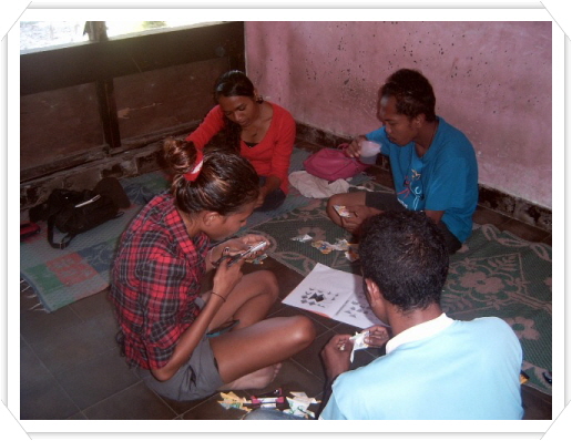 꾸미기_1We are preparing the Peace School material before other friends left Dili to their own home Village.JPG