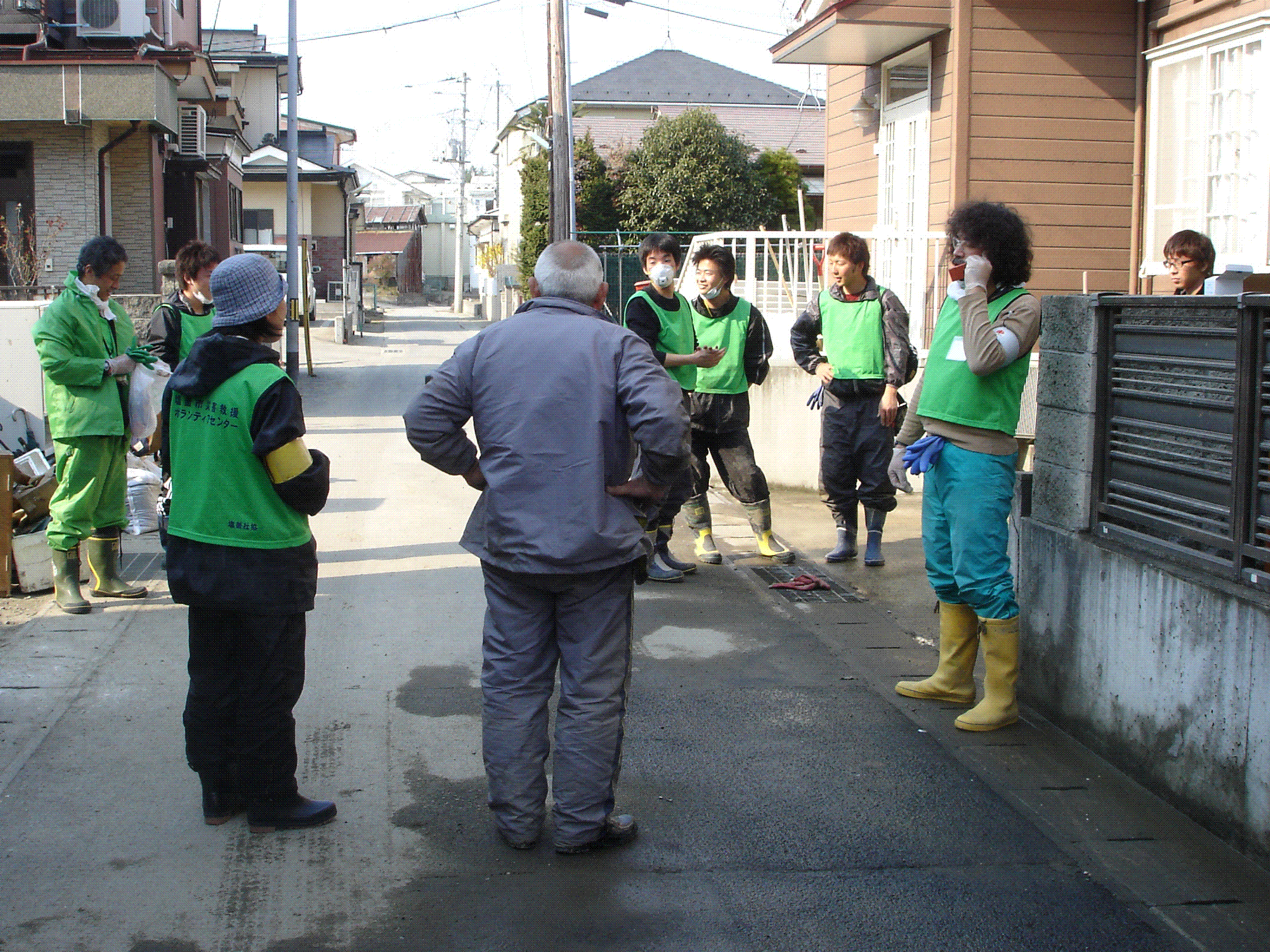 자원봉사자들의 모습.GIF